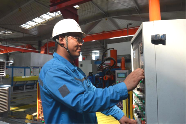 （定）2025.2.17錘煉技藝精益求精，做新時(shí)代最美奮斗者——先進(jìn)工作者李健810